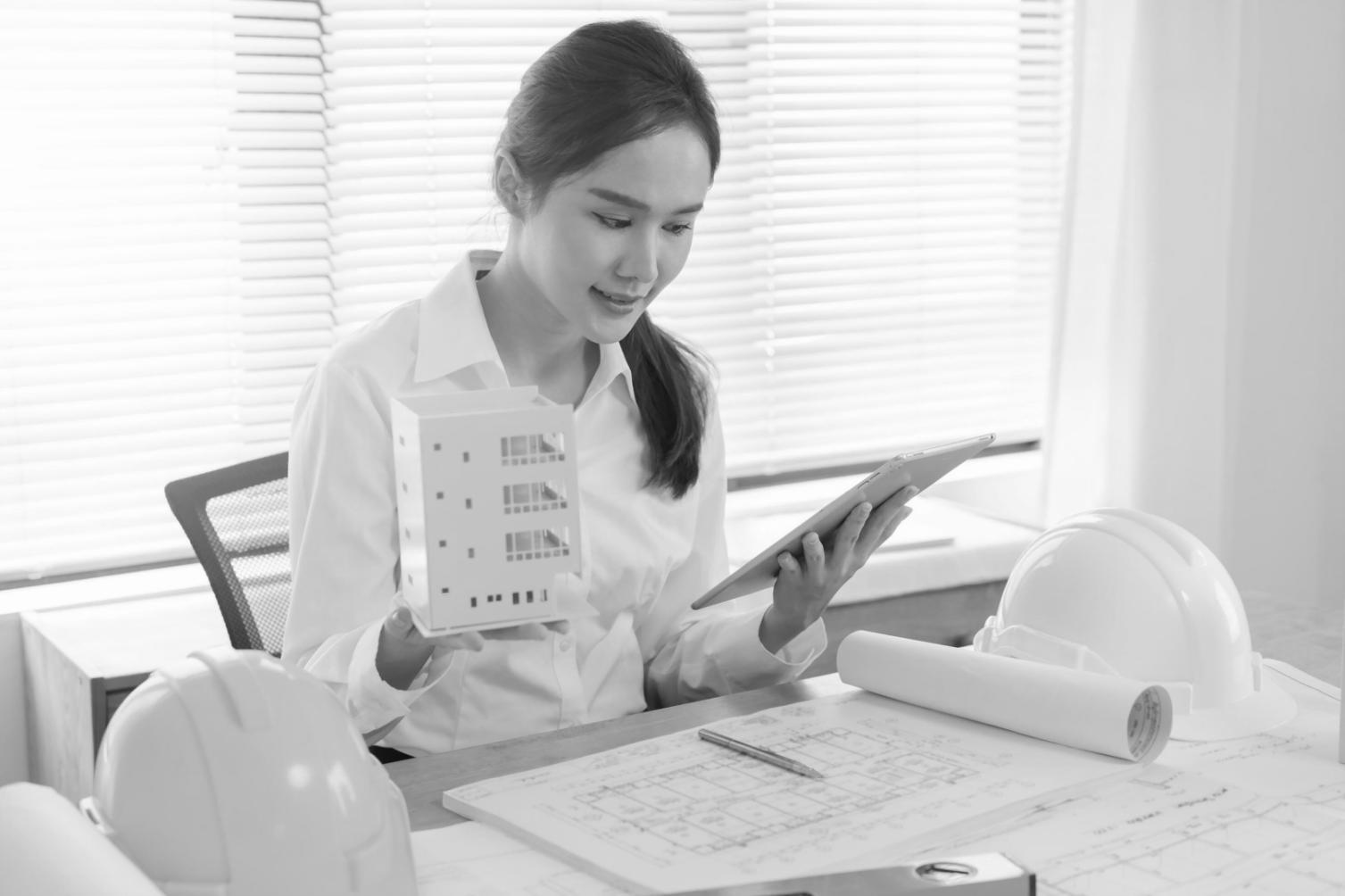 Centro de recursos financieros con computadoras y material educativo